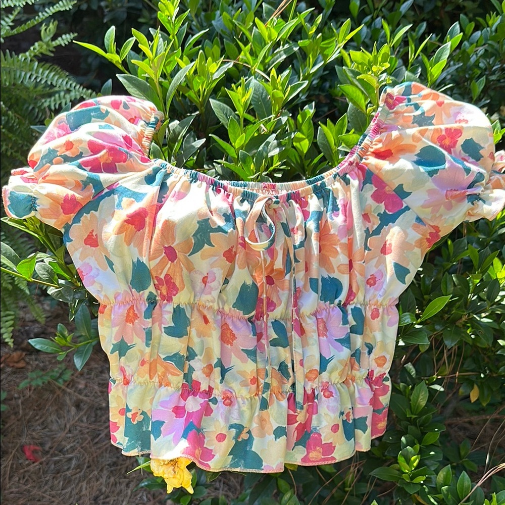 SHEIN Colorful Floral Puff Sleeve Crop Top with Ruched Smocked Design